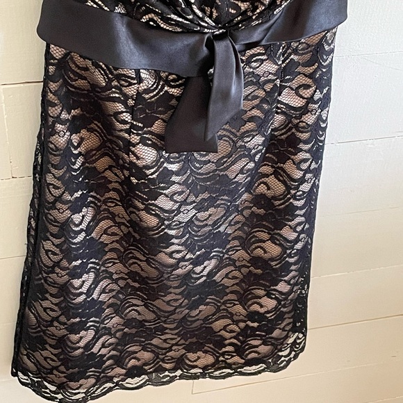 WHBM Black Lace Strapless Evening Gown with Ribbon Waist/Scalloped Detail, Sz 0 - Picture 7 of 12